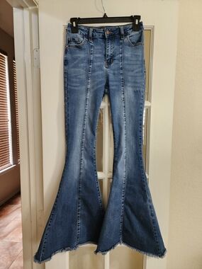 Judy Blue JB88380 Super Flare Jeans Raw Hem Pintuck Medium Wash 3/26